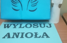 Zdjecie urny do glosowania z napisem wylosuj aniola