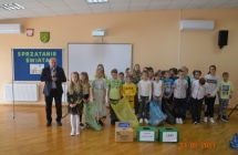 sprzatanie swiata uczniowie i dyrektor