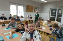 uczniowie klasy 5 a na warsztatach