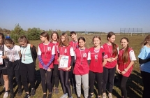 grupa uczniow na zawodach2