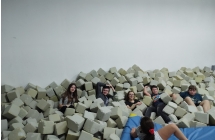 dzieci w parku trampolin 04