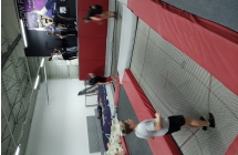 dzieci w parku trampolin 01