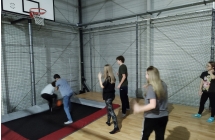 dzieci w parku trampolin 05