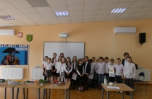 Uczniowie klasy 4a z wychowaca