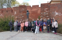 pod pomnikiem Malego Powstanca