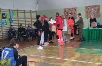 wreczanie nagrod uczestnikom konkursu