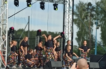 Taniec 8 z elementami disco starsza grupa