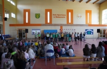 Uczniowie klas 4 podczas wystepu
