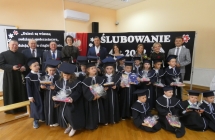 Wspolne zdjecie z goscmi klasy I b