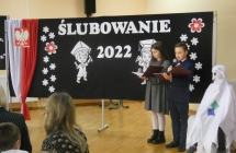 Prowadzacy - uczniowie klasy IV b oraz Duszek Aplaus