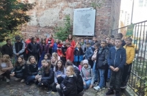 6.Enklawa Getta, uczniowie klasy 5a i 5b, wycieczka Warszawa