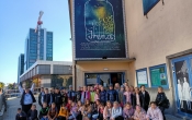 Trzeciaki_przed_Teatrem_Muzycznym_w_Poznaniu[1]