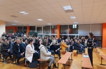 2.Rodzice podczas spotkania z zakresu uzaleznien behawioralnych