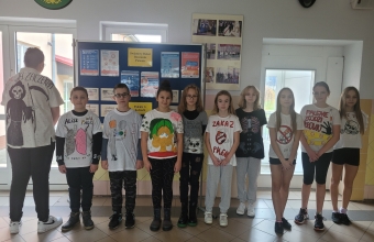 26.Uczniowie podczas Swiatowego Dnia rzucania Palenia