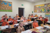 6. uczniowie podczas dnia kolorow