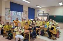 4. Uczniowie podczas dnia kolorow
