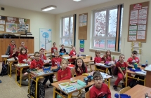 11. Uczniowie podczas dnia kolorow