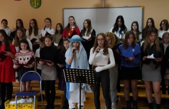 Uczniowie podczas jasełek 
