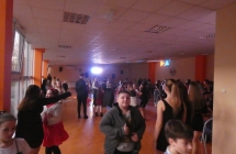 Dzieci bawiace sie podczas dyskoteki  (2)