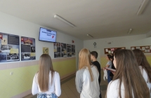 Uczniowie ogladajacy film dot. „Zolnierzy Wykletych” (2)