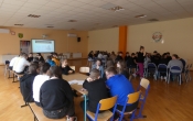 Uczniowie podczas warsztatow dziennikarskich (4)