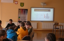 Uczniowie podczas warsztatow dziennikarskich (1)