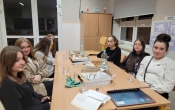 Uczennice klas 8 podczas wieczoru profilaktycznego (1)