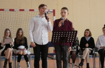 Uczniowie podczas apelu  (2)
