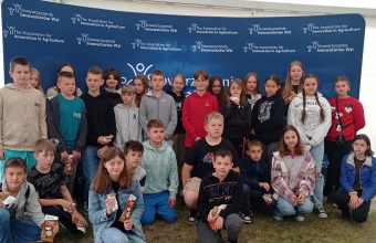 zdjecie grupowe uczniow