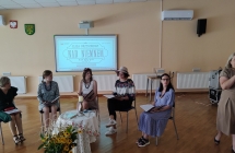 Pani bibliotekarka otwiera Narodowe Czytanie