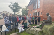 Wyjscie pod pomnik Jana Pawla II - klasa 5b