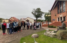 Wyjscie pod pomnik Jana Pawla II  - klasa 7b i 8a