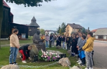 Wyjscie pod pomnik Jana Pawla II - kl. 6b