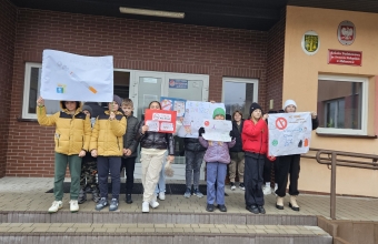 10.8.Uczniowie podczas Swiatowego dnia Rzucania Palenia Tytoniu