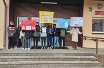 8.Uczniowie podczas Swiatowego dnia Rzucania Palenia Tytoniu