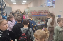 Ogladanie i kupowanie pamiatek.  (2)