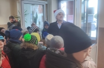 Strojenie choinki. Spotnanie z Wojtem w Urzedzie Gminy klasy III a i III b. (2)