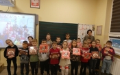 Uczniowie z ksiazkami  (3)