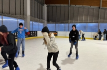 Uczniowie na lodowisku (13)