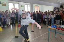 Uczniowie poddczas Tygodnia Profilaktyki i Promocji Zdrowia Psychicznego- alko i narkogogle