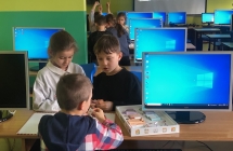 Uczniowie podczas kodowania (8)