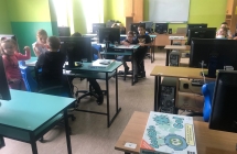 Uczniowie podczas kodowania (6)