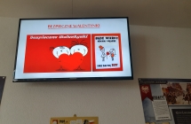 Prezentacja na szkolnym telebimie SP Malanow