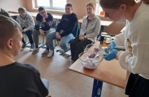2.Uczniowie klasy 8 podczas lekcji otwartej.