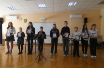 uczestnicy konkursu z dyplomami