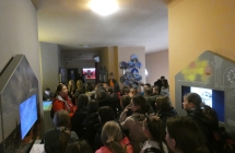 Uczniowie zwiedzaja Ratusz