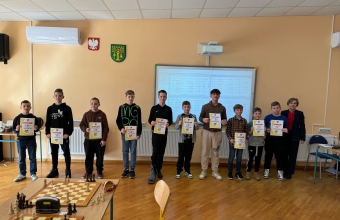 Uczestnicy z dyplomami  (1)