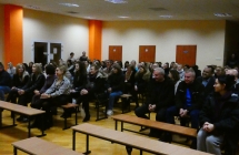 Rodzice podczas spotkania profilaktycznego- bezpieczenstwo cyfrowe (2)
