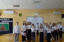 Uczniowie podczas apelu z okazji Dnia Zdrowia (5)