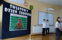 Uczniowie podczas apelu z okazji Dnia Zdrowia (4)